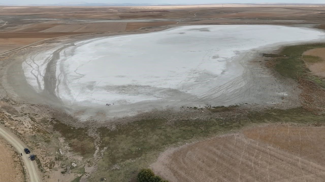 Kuraklıktan göller bir bir kuruyor