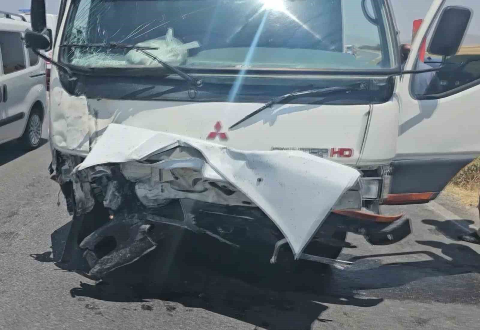 Aksaray’da otomobil ile kamyonet çarpıştı: 1 ölü, 3 yaralı