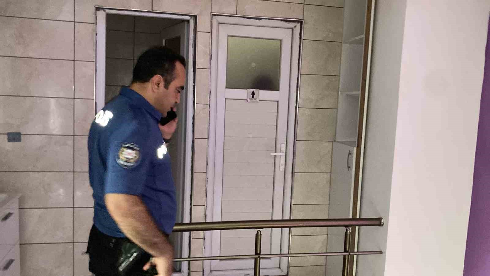 Kadını telefonla rahatsız eden şüpheli kendini lokantanın tuvaletine kilitledi