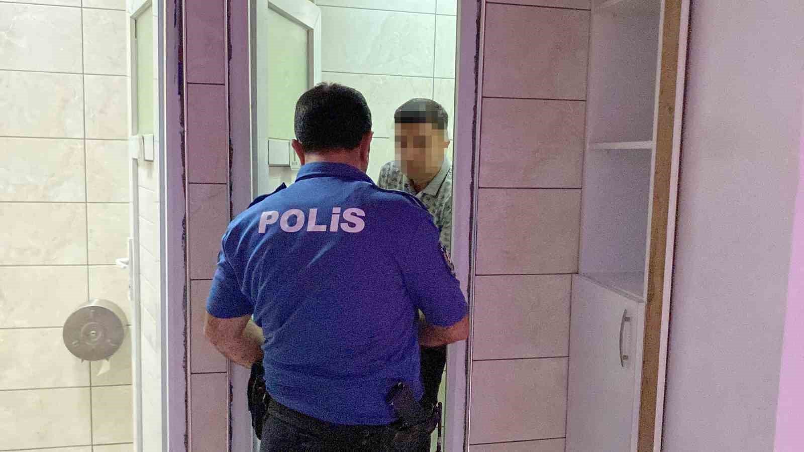 Kadını telefonla rahatsız eden şüpheli kendini lokantanın tuvaletine kilitledi
