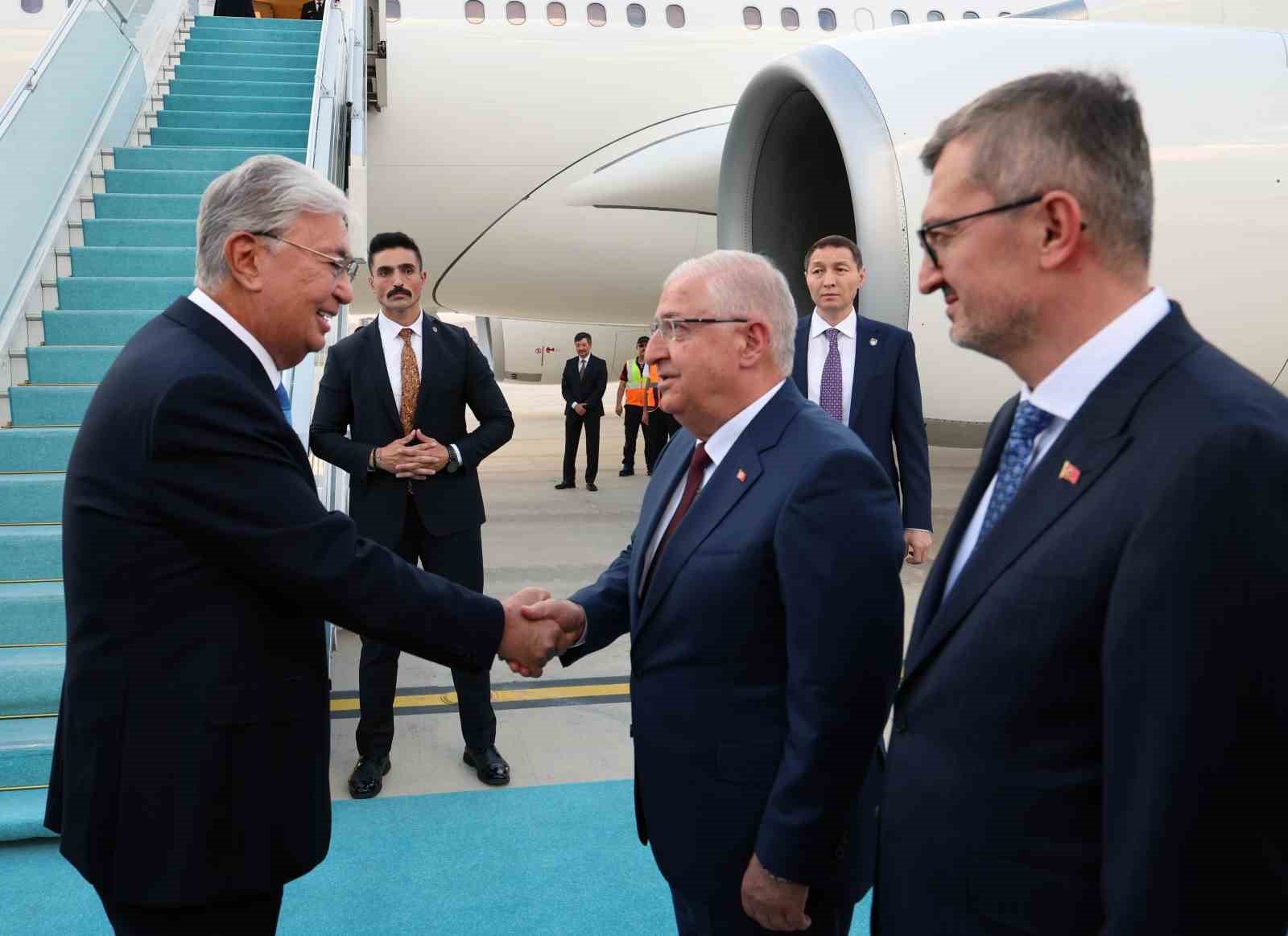 Cumhurbaşkanı Erdoğan, Kazakistan Cumhurbaşkanı Tokayev’i resmi törenle karşıladı