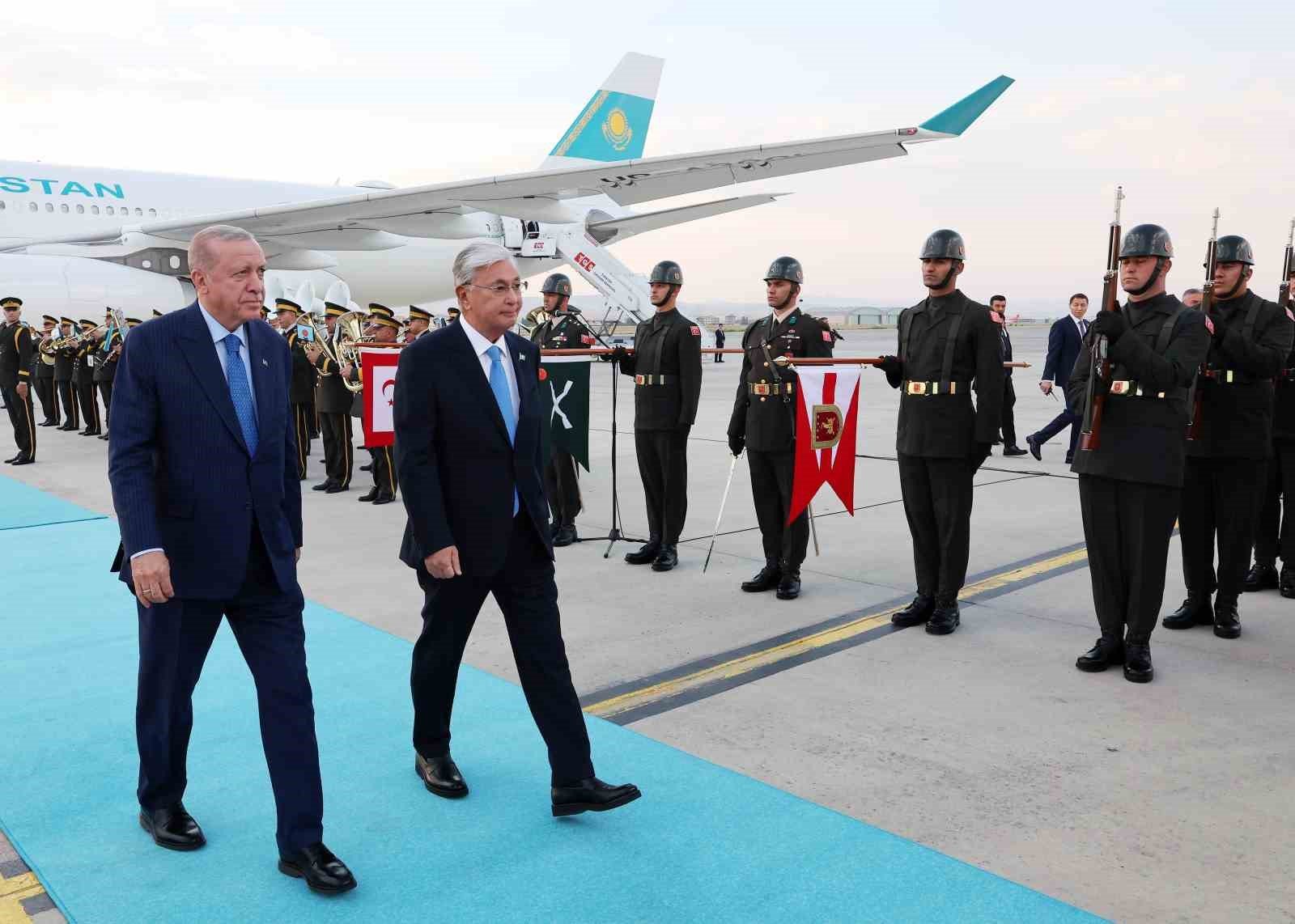 Cumhurbaşkanı Erdoğan, Kazakistan Cumhurbaşkanı Tokayev’i resmi törenle karşıladı