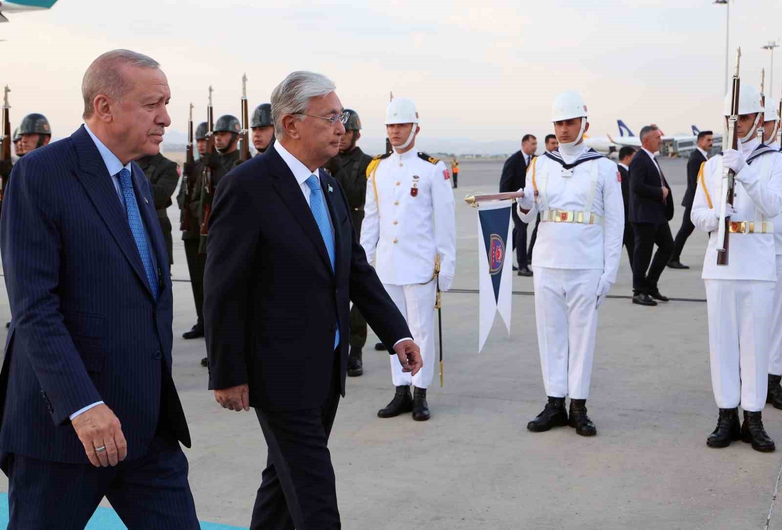 Cumhurbaşkanı Erdoğan, Kazakistan Cumhurbaşkanı Tokayev’i resmi törenle karşıladı
