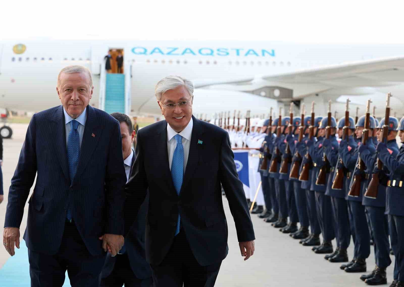 Cumhurbaşkanı Erdoğan, Kazakistan Cumhurbaşkanı Tokayev’i resmi törenle karşıladı