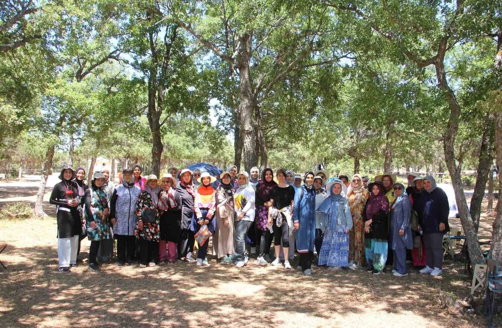 Konyalı kadınlar bu sefer günde değil, Beyşehir’deki kampta buluştu