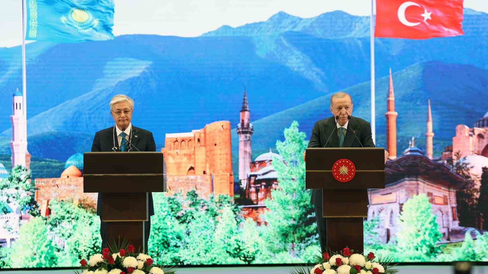 Kazakistan Cumhurbaşkanı Tokayev: "Türkiye, Cumhurbaşkanı Erdoğan liderliğinde altın asrını yaşıyor"