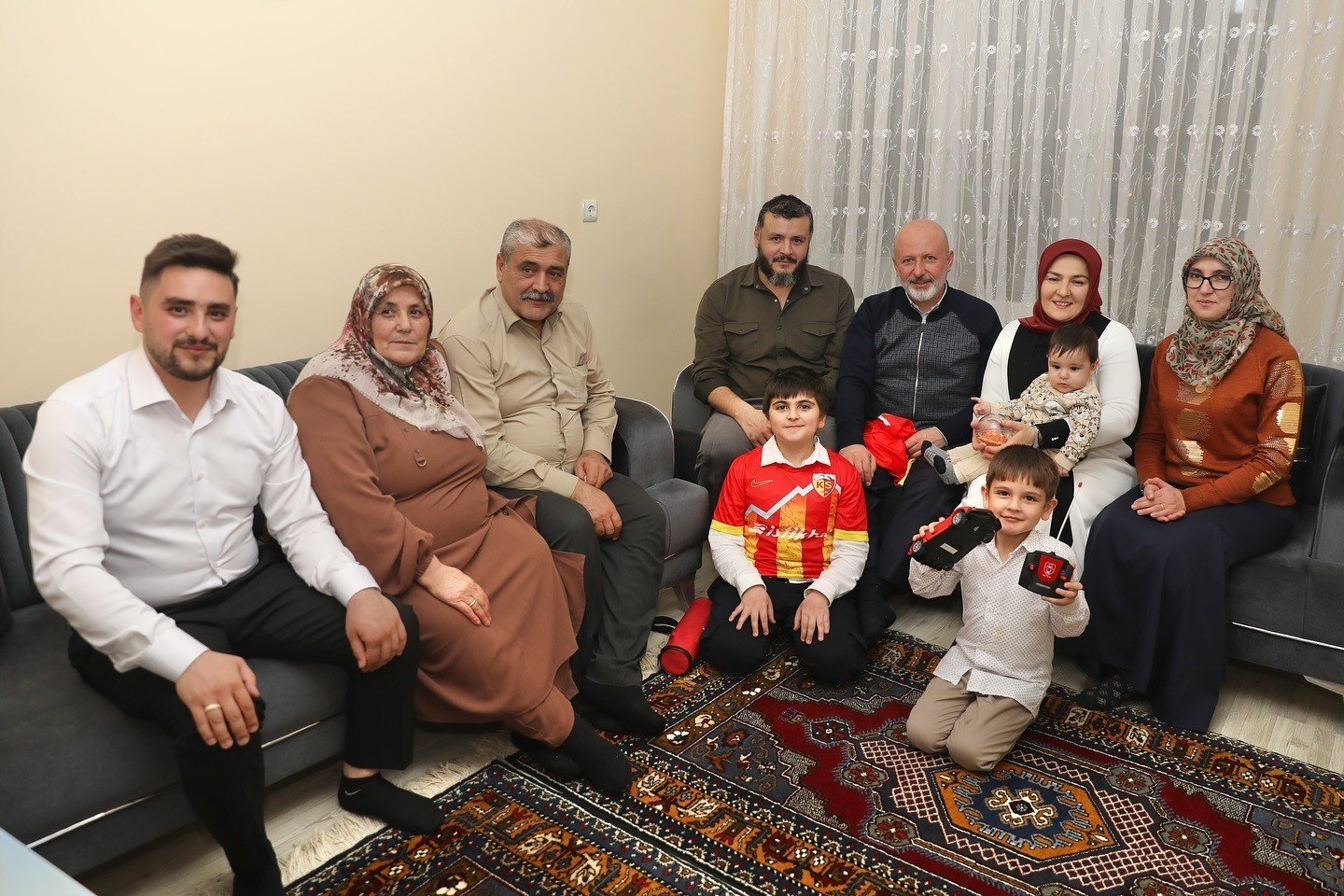 Başkan Çolakbayrakdar: “Aile, Toplumun Temeli ve Güçlü Yarınların Güvencesidir”