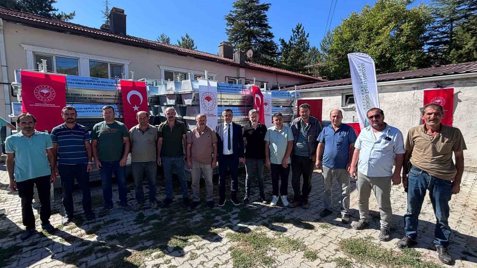 Konya Bozkır’da Hayvancılığa Destek: Mahallelere 170 Sıvat Dağıtıldı